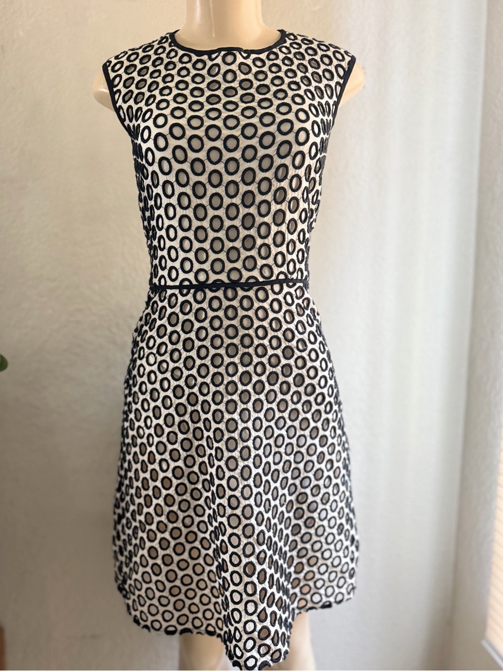 J. Crew Punch Out Eyelet Fit and Flare women’s dress size 2 lovely one - Picture 12 of 16